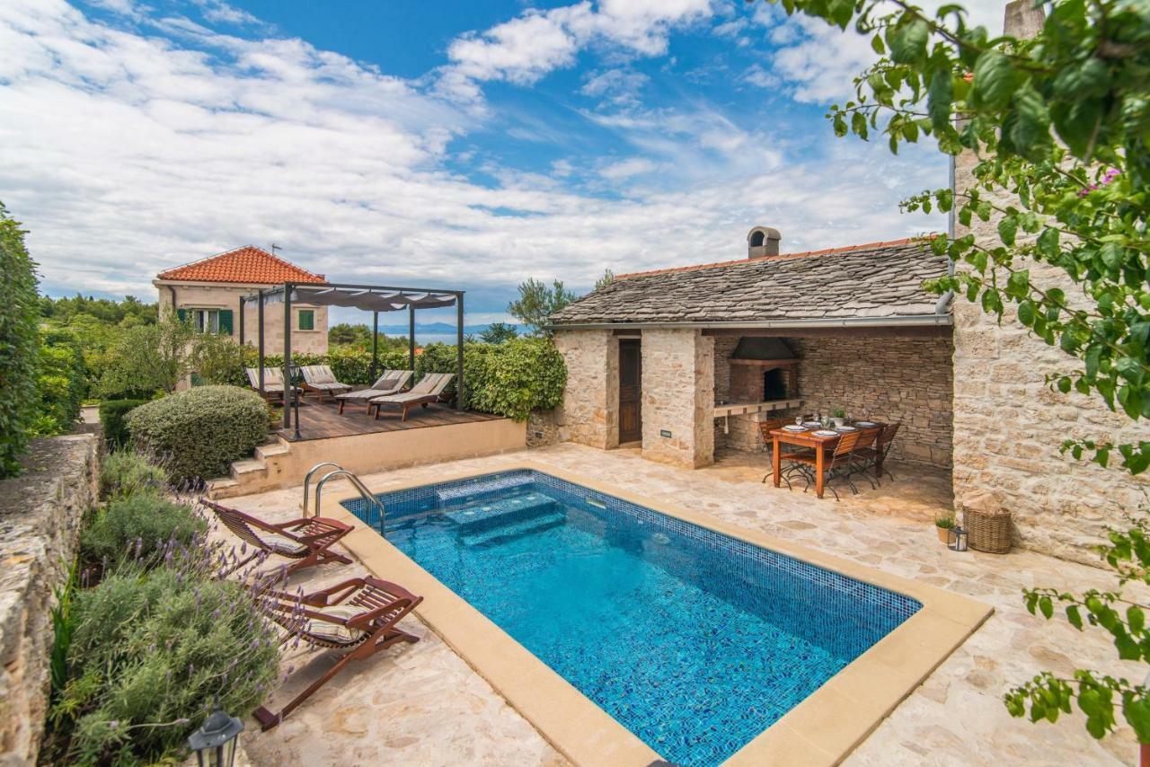 Villa Maruka ซูเปตาร์ ภายนอก รูปภาพ